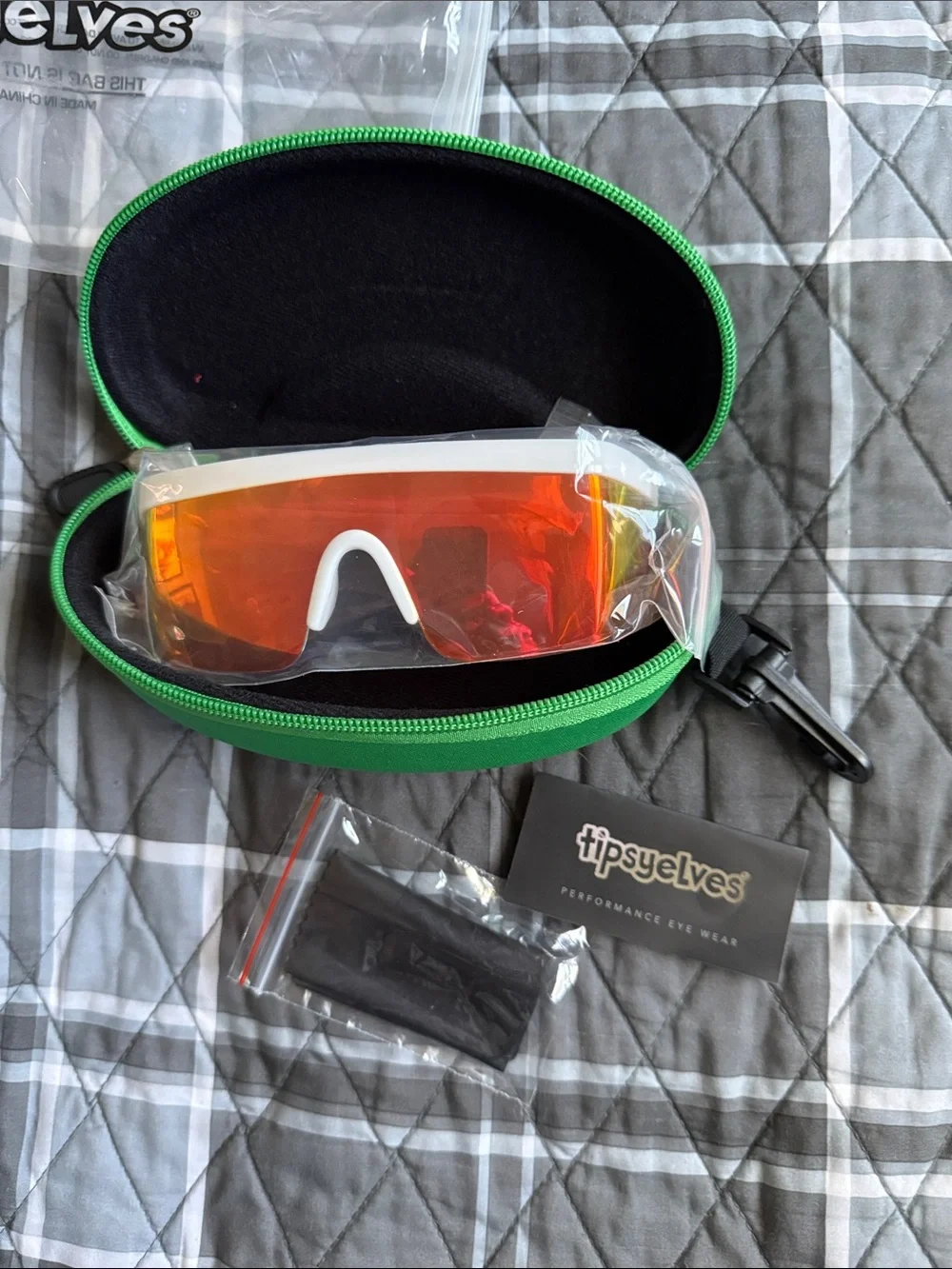 Tipsy Elves Miami Ice White Frame Sunglasses NIP Hard Case Cleaning Cloth